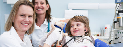 Personalvermittlung Pflege | Flexmedics in Aarau | Personal Büro Gesundheitswesen | Kind in Spital